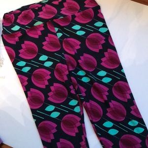 LuLaRoe Pants - NEW LuLaRoe flower leggings LuLaRoe Pants - NEW LuLaRoe flower leggings